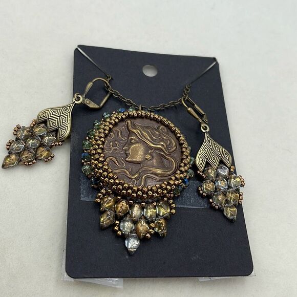 Vintage repurposed Artisan made necklace earrings set. - Picture 1 of 12